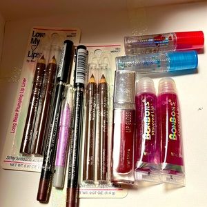 7 pc lipliners, 2 pc bonbon lip gloss, 2 pc flavored lip juicer, 1pc lip gloss